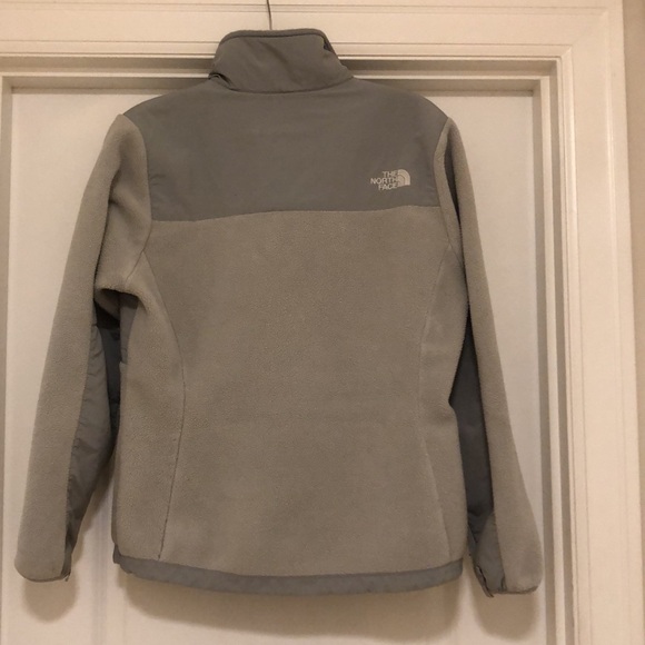 The North Face Women’s Jacket - Picture 2 of 6